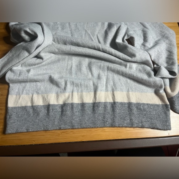 EUC TSE- 100% Cashmere Crewneck Sweater. Size Large - Picture 8 of 8